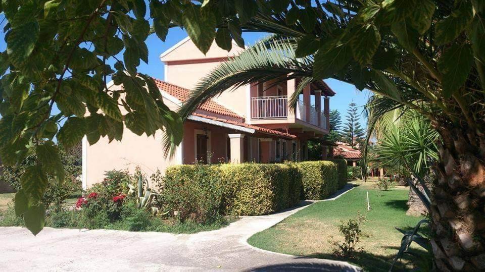 Hellens Village Aparthotel Almiros Beach